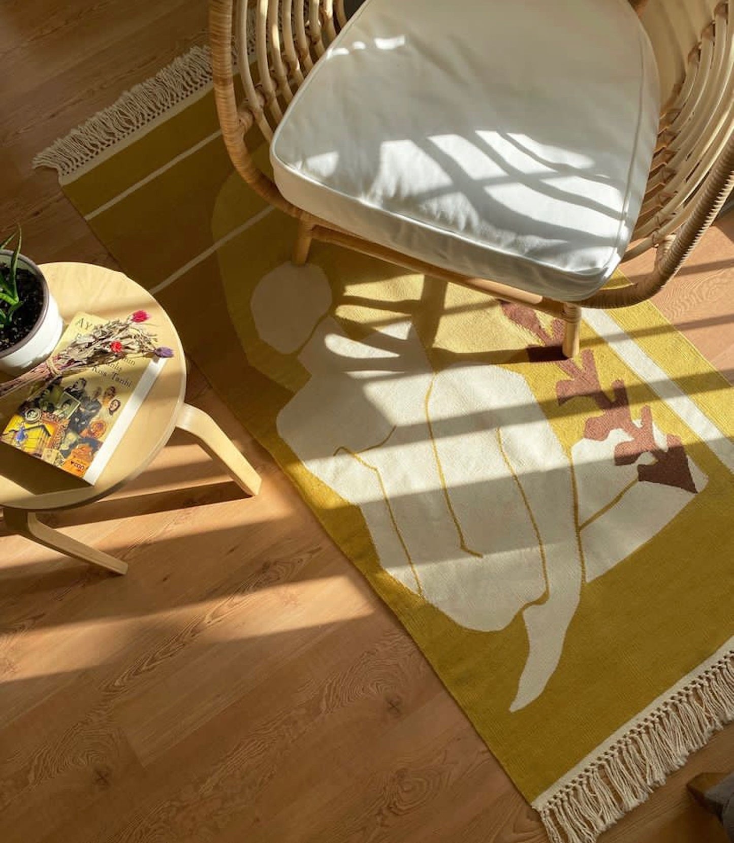 Figure Peksimet Rug
